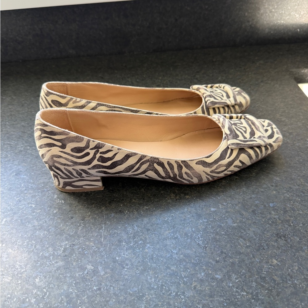 ANN MASHBURN Zebra-Pattern Square-Toe Flats in Beige and Brown - Picture 5 of 7
